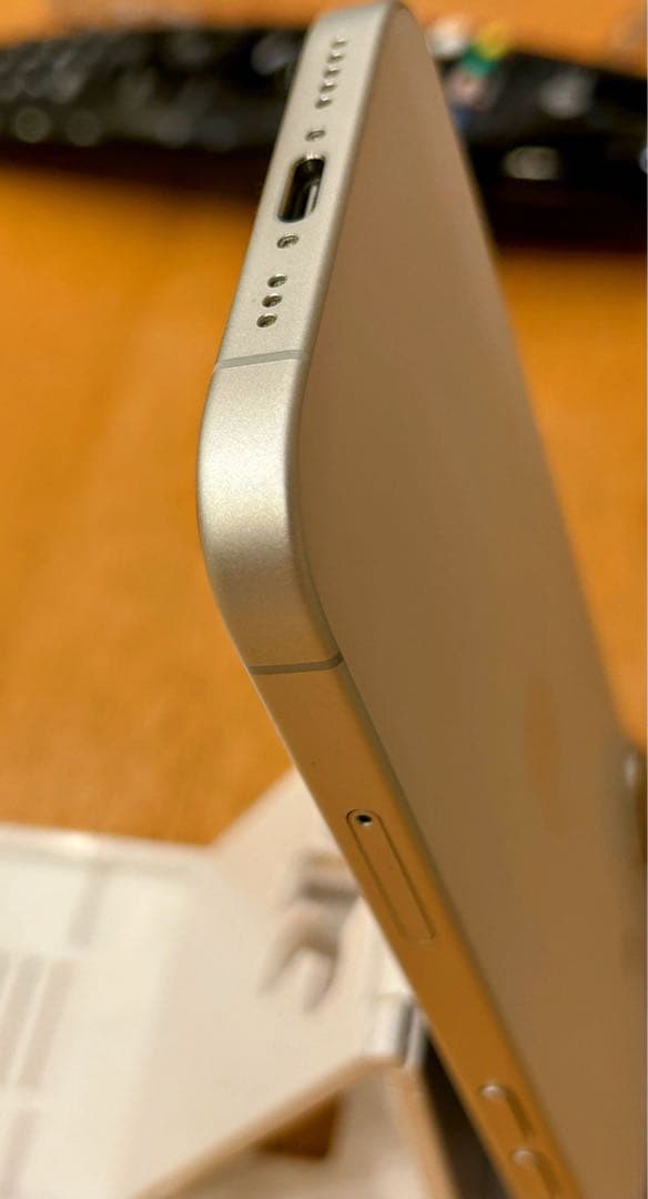 極美品 Apple iPhone16 ホワイト 本体　128GB SIMフリー