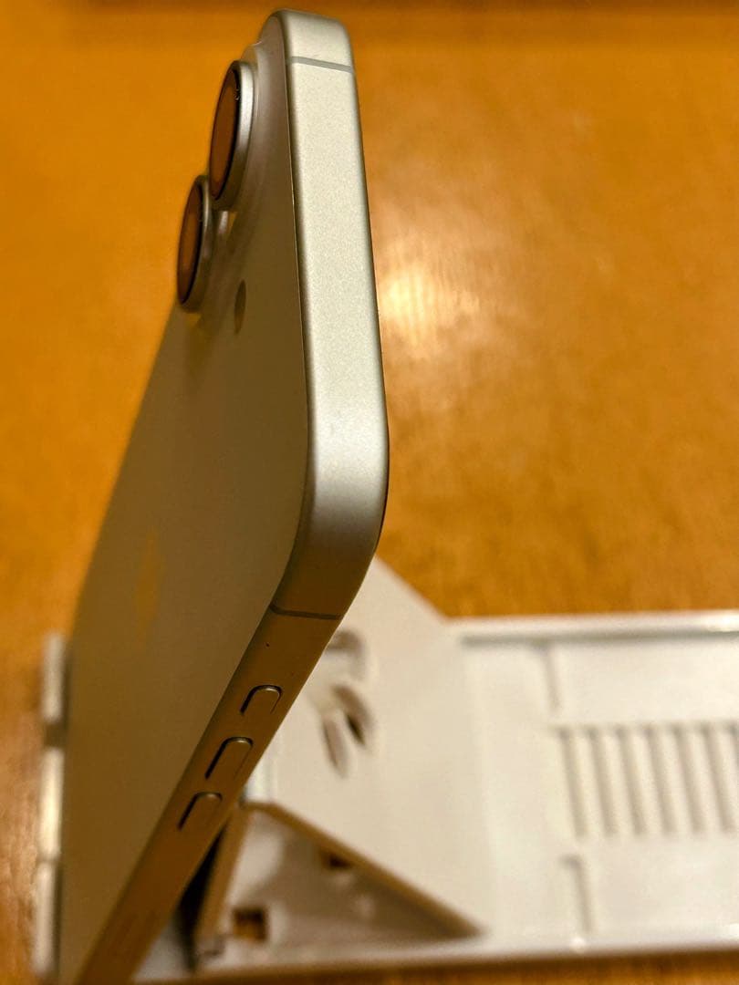 極美品 Apple iPhone16 ホワイト 本体　128GB SIMフリー