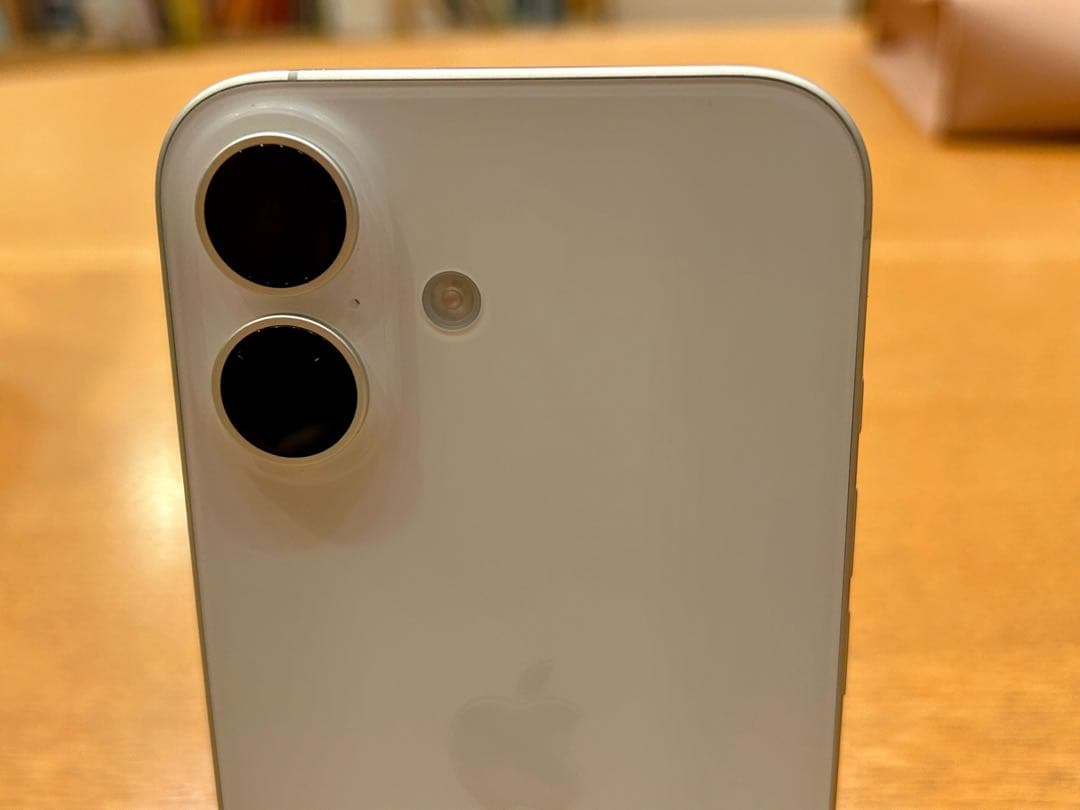 極美品 Apple iPhone16 ホワイト 本体　128GB SIMフリー