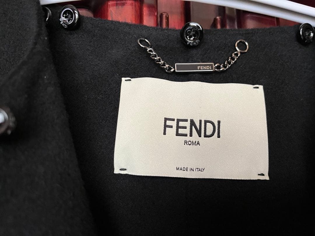 新品未着用タグ付き　FENDIフェンディ2WAYケープコート　ブラック　マント