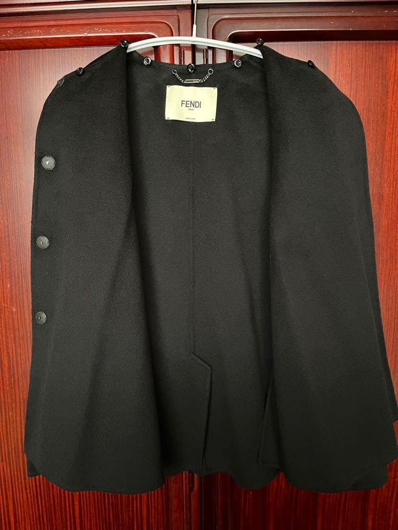 新品未着用タグ付き　FENDIフェンディ2WAYケープコート　ブラック　マント