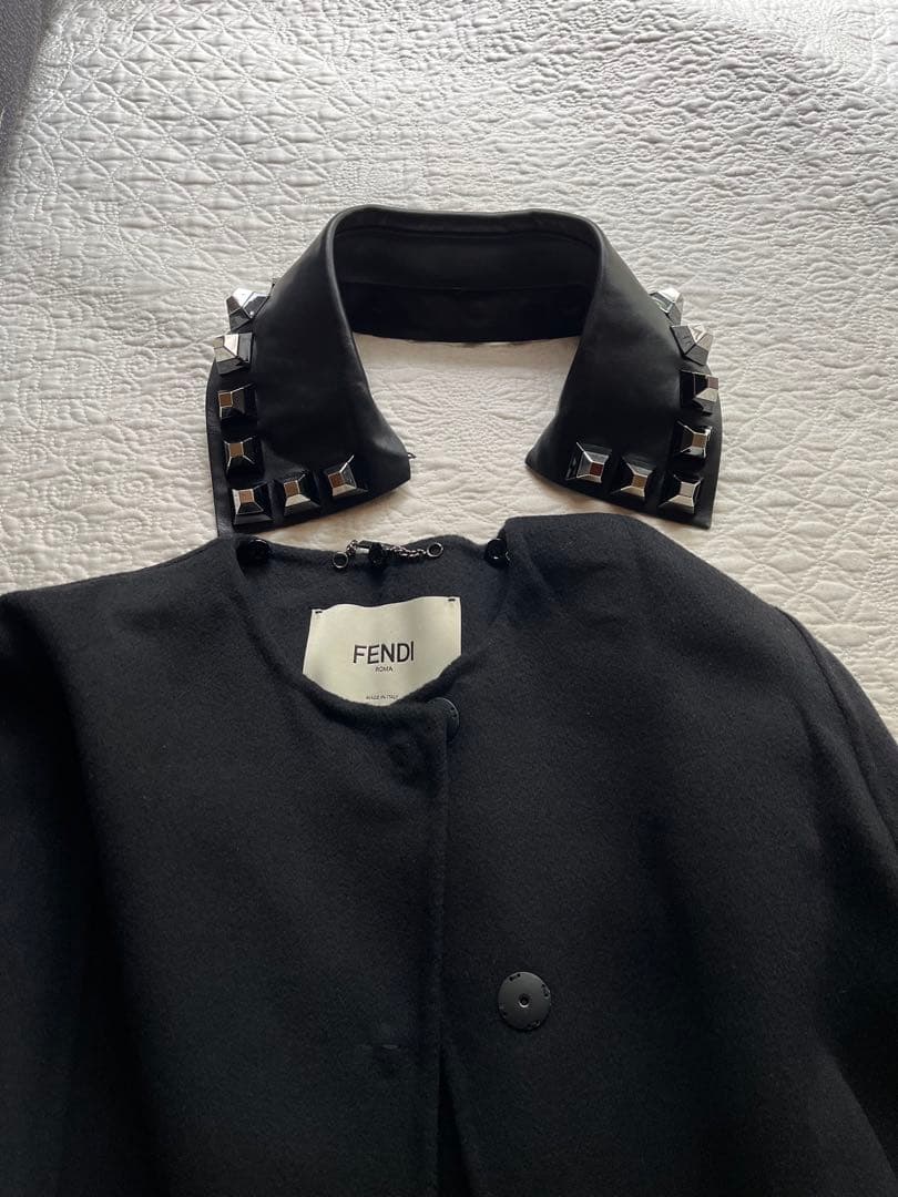 新品未着用タグ付き　FENDIフェンディ2WAYケープコート　ブラック　マント
