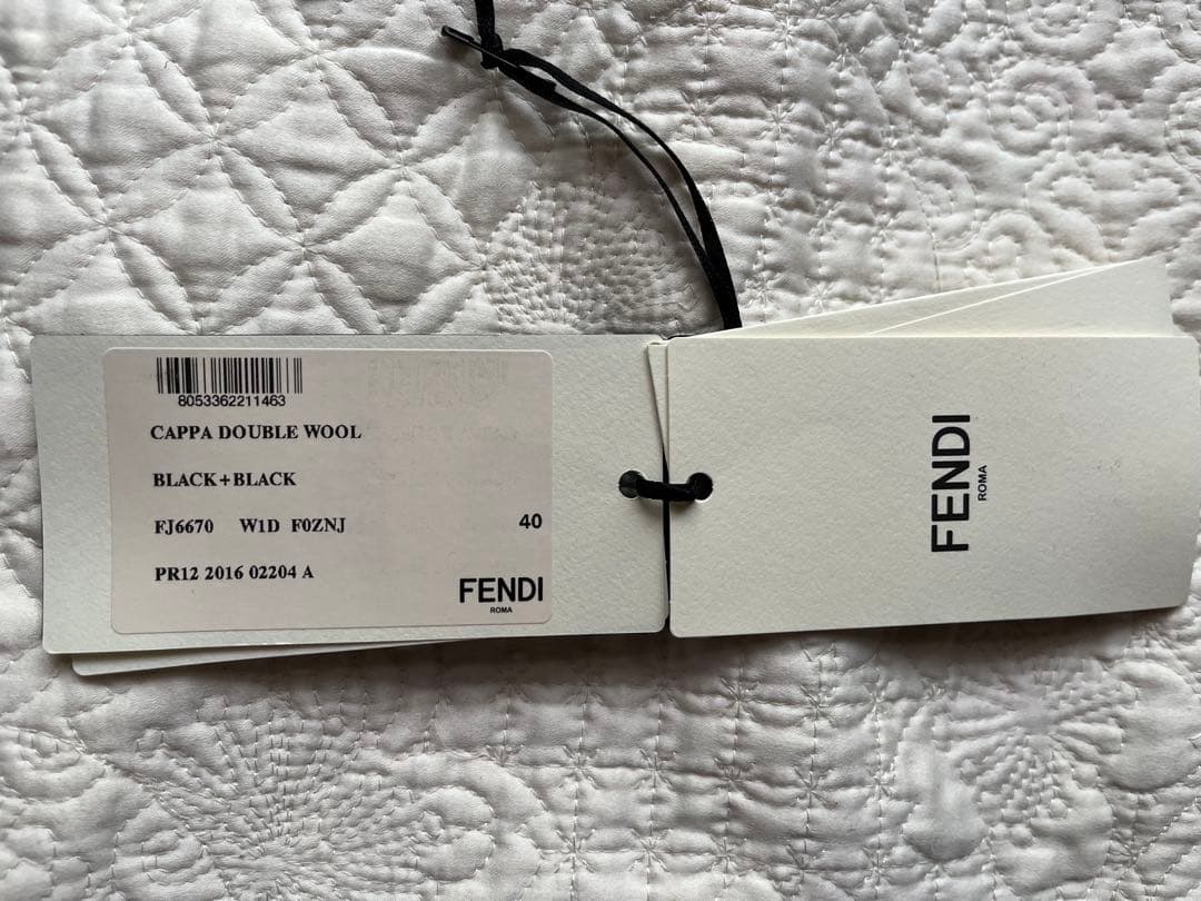 新品未着用タグ付き　FENDIフェンディ2WAYケープコート　ブラック　マント