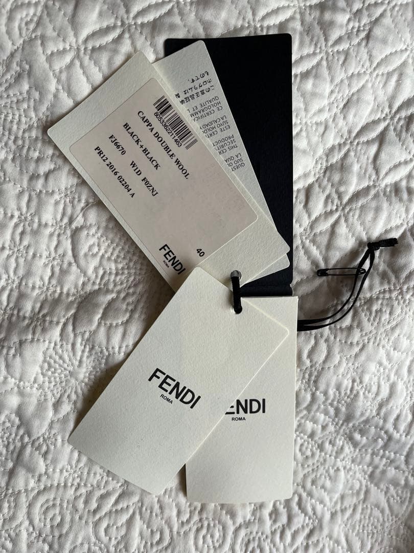 新品未着用タグ付き　FENDIフェンディ2WAYケープコート　ブラック　マント