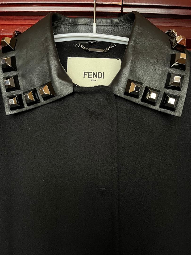 新品未着用タグ付き　FENDIフェンディ2WAYケープコート　ブラック　マント