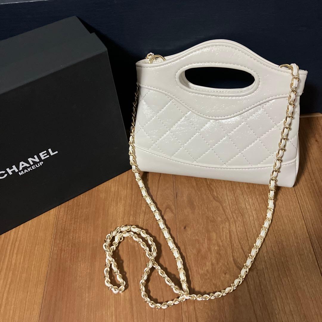 CHANEL ホワイトショルダーバッグ　ノベルティ