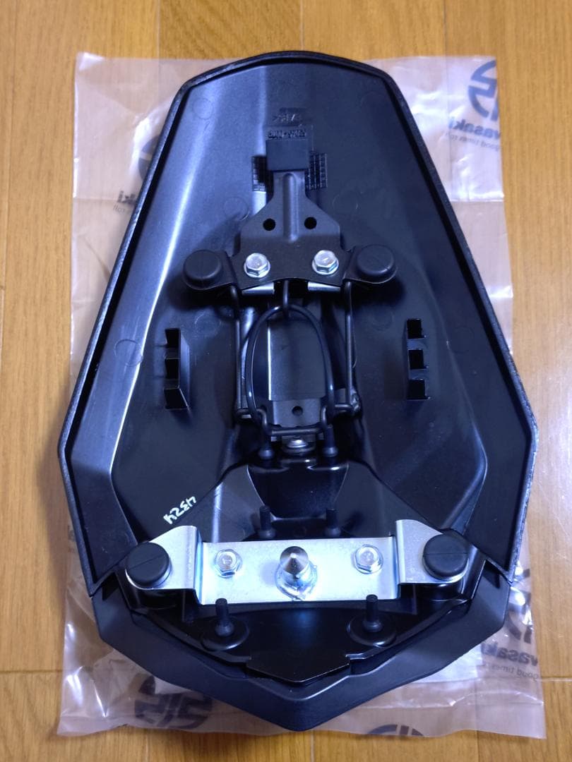 訳あり ZX-25R ドライカーボンシングルシートカバー