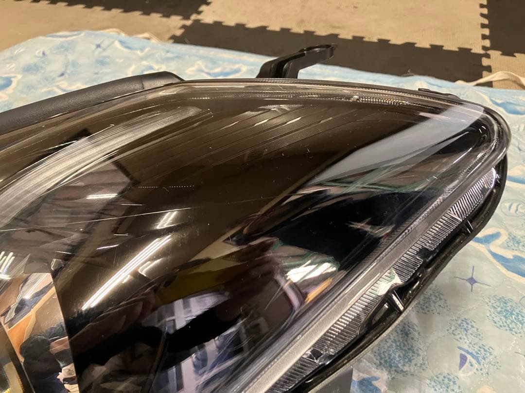 200系クラウン　左ヘッドライト