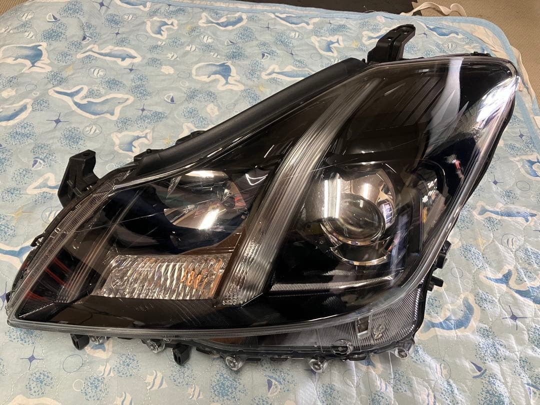 200系クラウン　左ヘッドライト