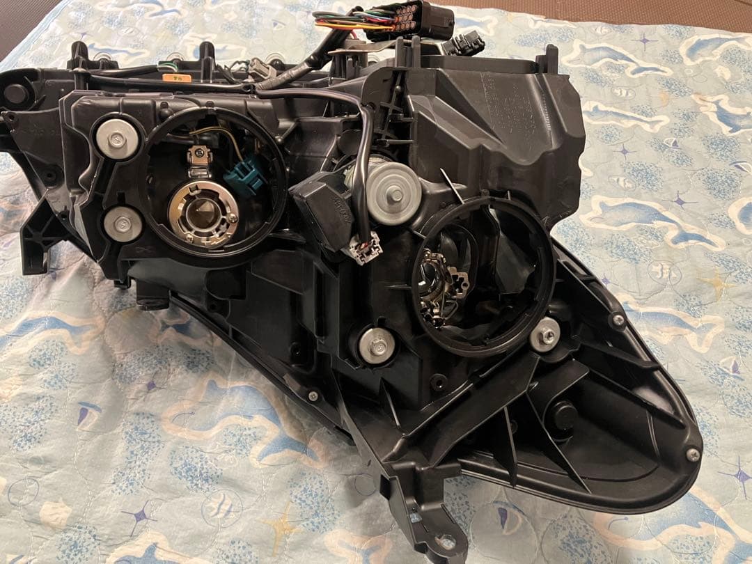 200系クラウン　左ヘッドライト