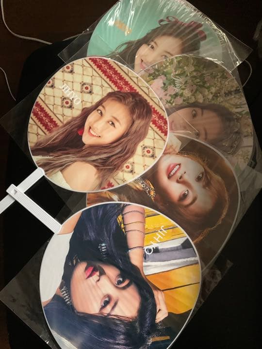 TWICE 公式グッズまとめ『LIVE.ハイタッチ』