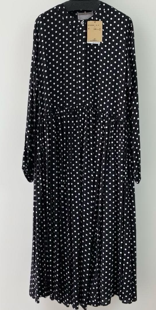 新品未使用 ビアズリー 水玉模様の長袖フレアワンピース