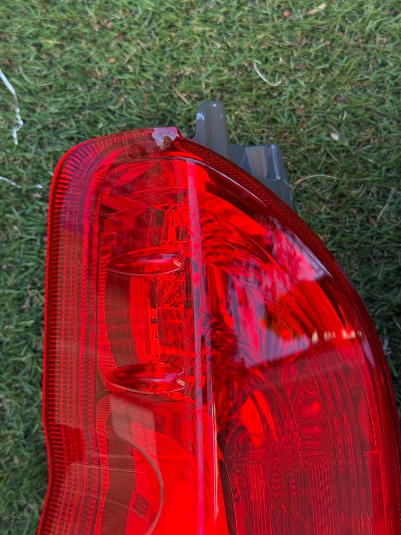 k*a様 トヨタ 200系ハイエース純正テールランプ左右セット