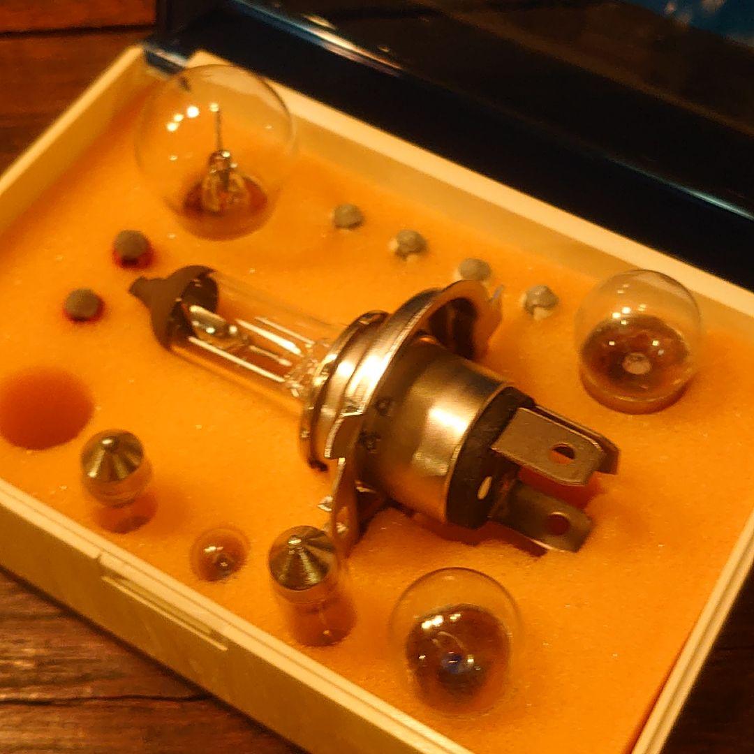 メルセデス・ベンツ　W124等　純正付属品　アクセサリーBOX　電球・ヒューズ