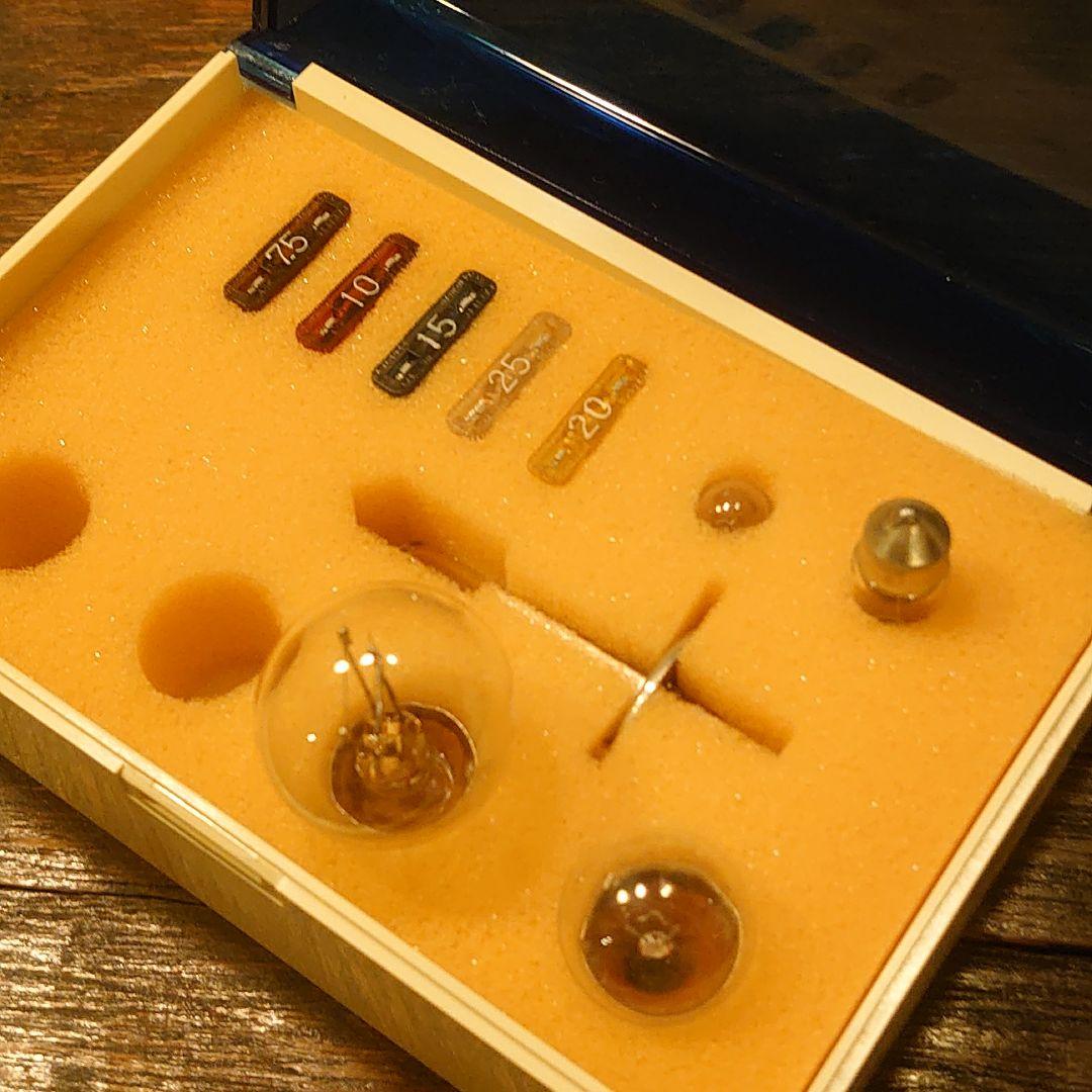 メルセデス・ベンツ　W124等　純正付属品　アクセサリーBOX　電球・ヒューズ