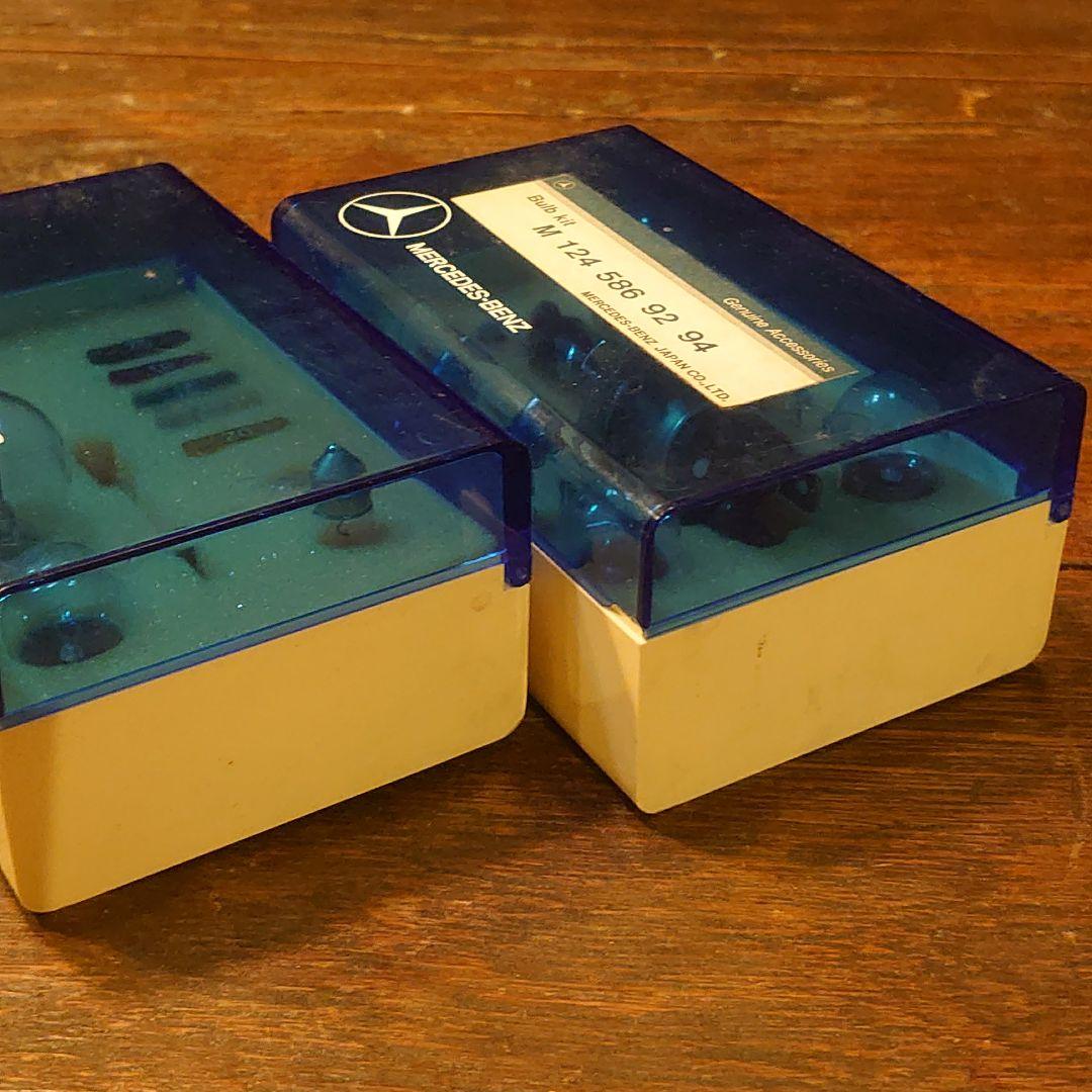 メルセデス・ベンツ　W124等　純正付属品　アクセサリーBOX　電球・ヒューズ