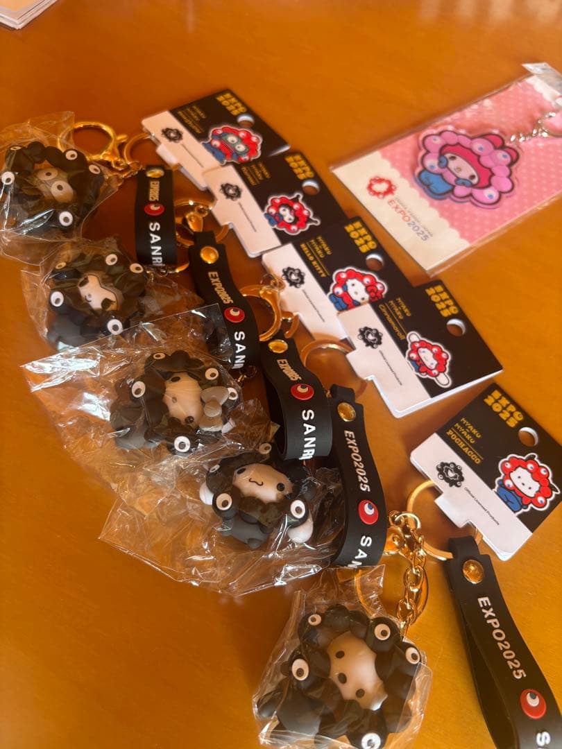 【6個セット】サンリオ 黒ミャクミャクなりきりキーホルダー・アクリルキーホルダー