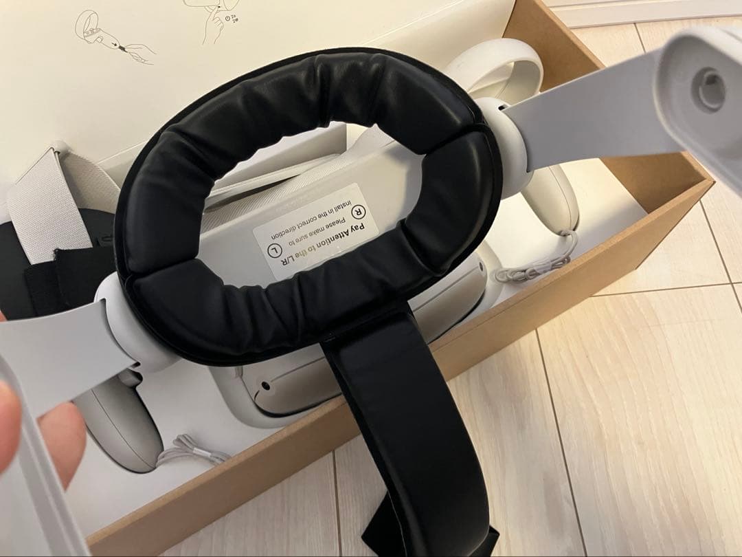   Quest 2 128GB 別売ヘッドストラップ付き