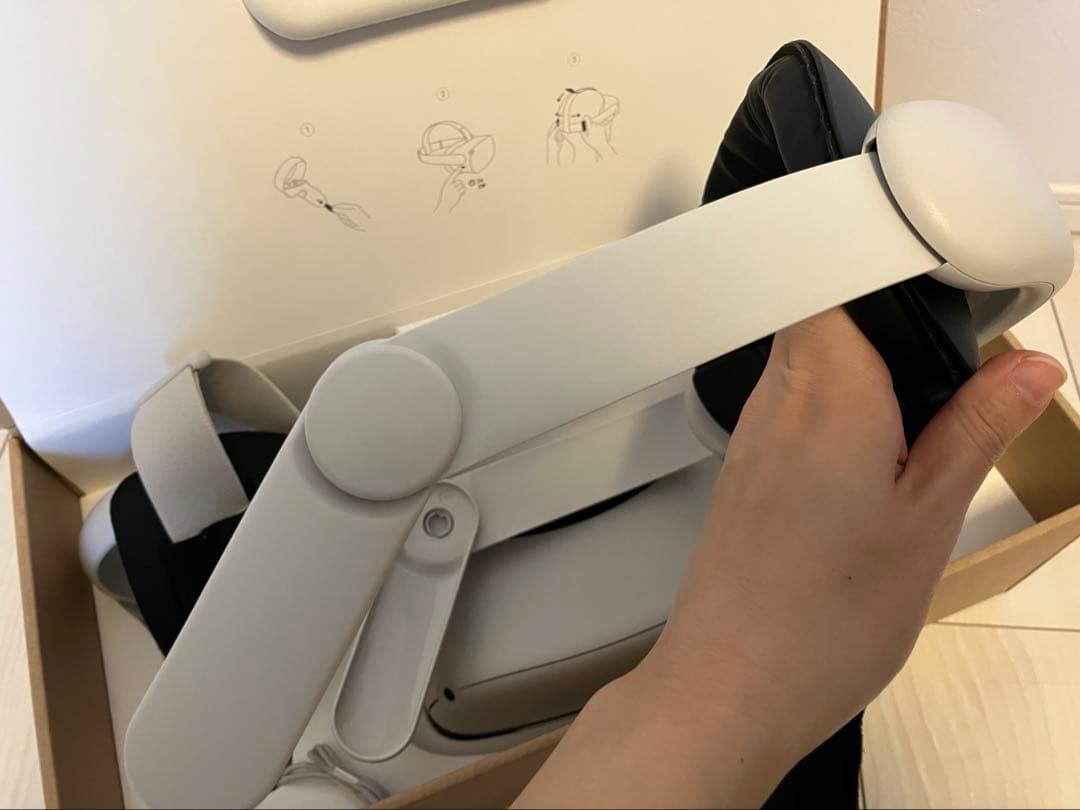   Quest 2 128GB 別売ヘッドストラップ付き