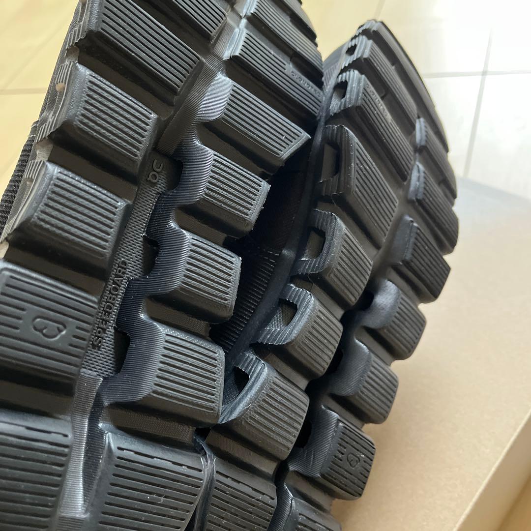 On Cloud Waterproof ブラック スニーカー　２５.５センチ