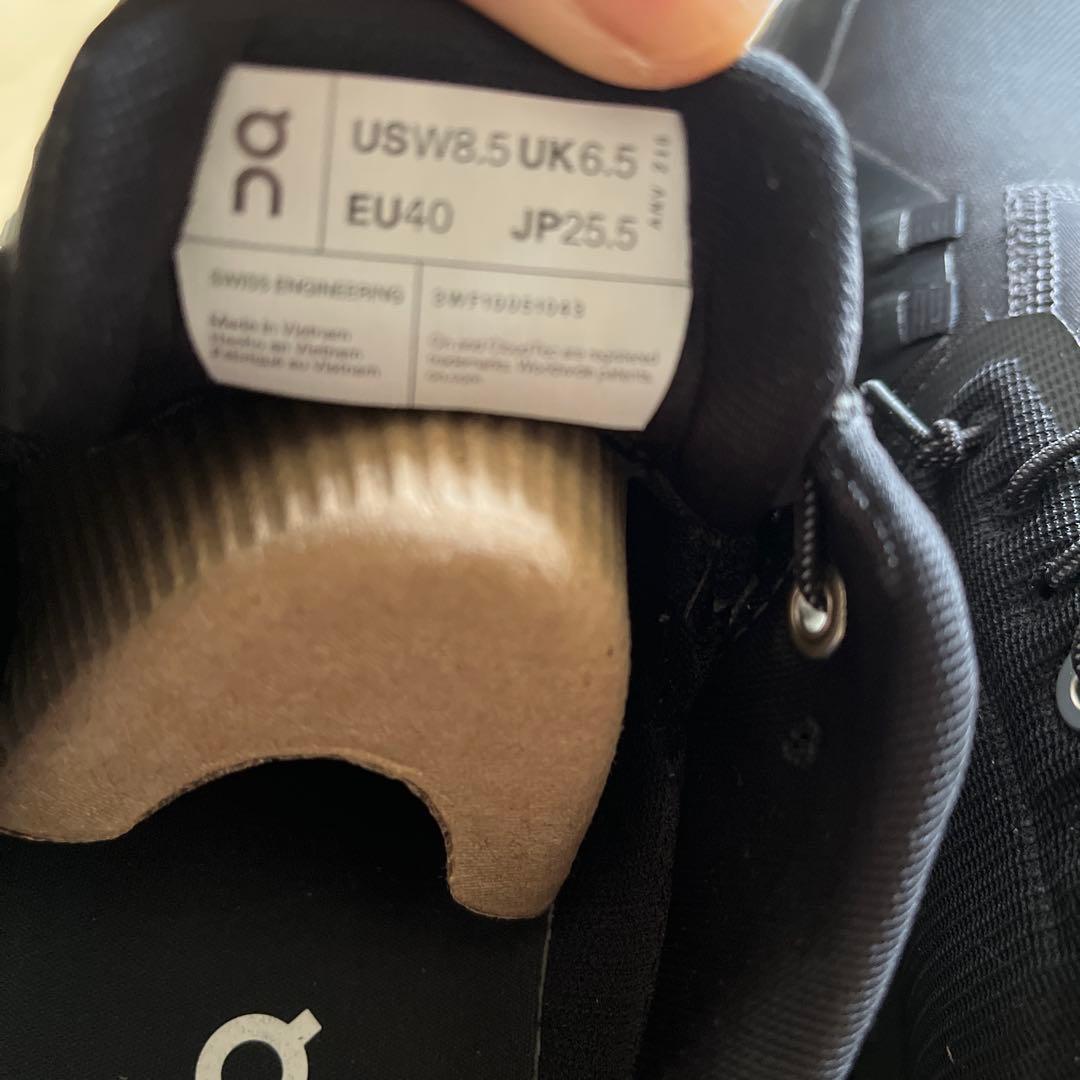 On Cloud Waterproof ブラック スニーカー　２５.５センチ