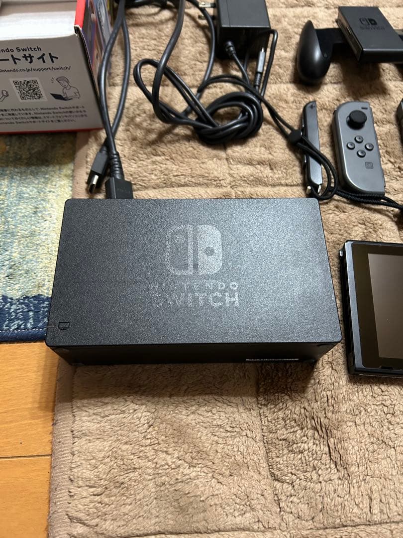 Nintendo Switch 本体 + Joy-Con + ドック