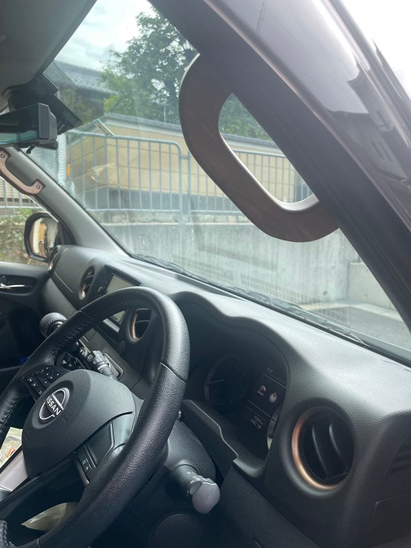 キャラバンE26 ウォールナットアシストグリップ　Ａピラー2点セット