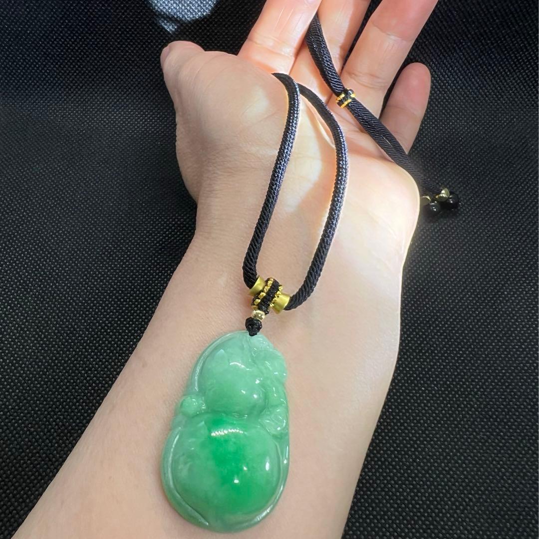 天然Aランク陽緑翡翠のひょうたん貔恘彫りペンダントアップルグリーンAB905