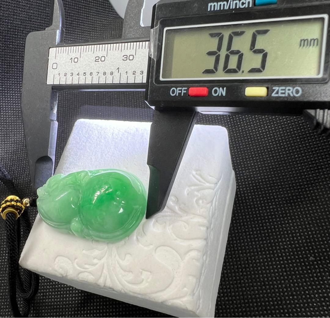 天然Aランク陽緑翡翠のひょうたん貔恘彫りペンダントアップルグリーンAB905