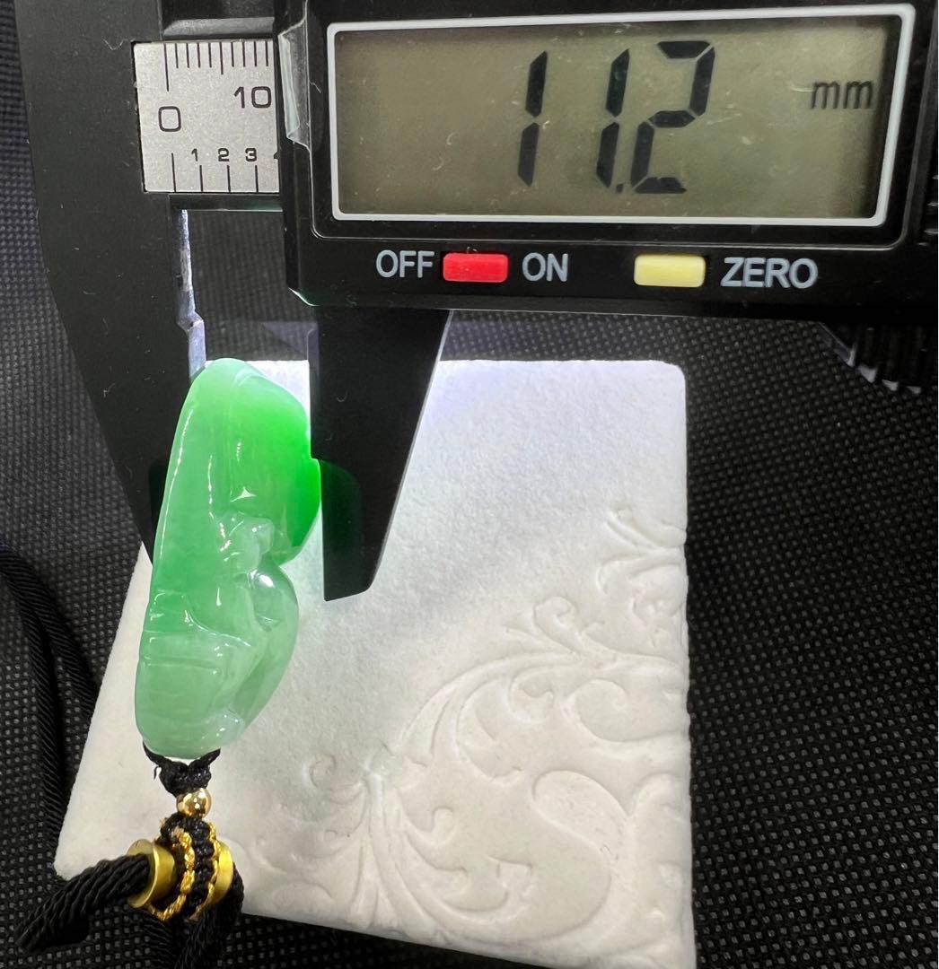 天然Aランク陽緑翡翠のひょうたん貔恘彫りペンダントアップルグリーンAB905