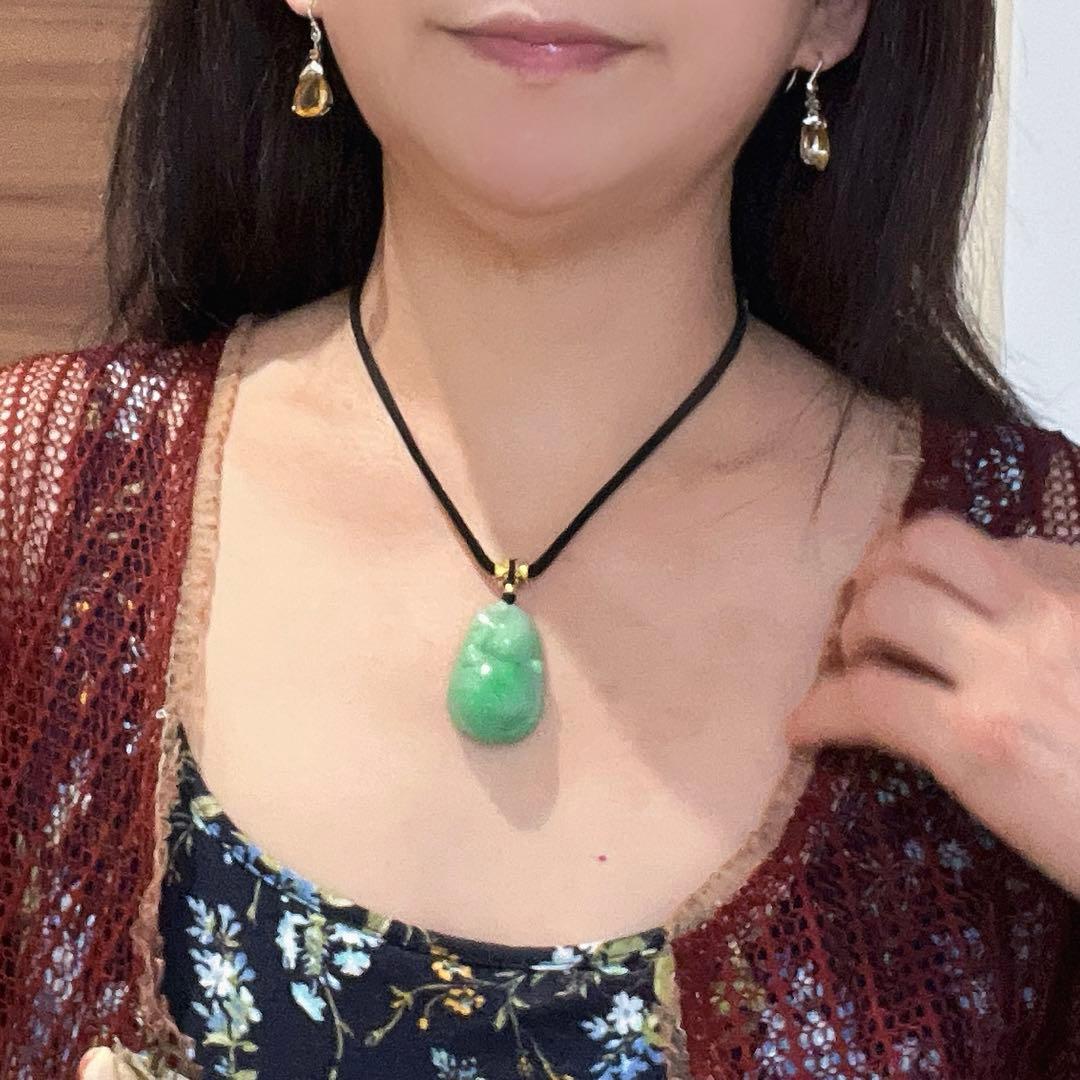 天然Aランク陽緑翡翠のひょうたん貔恘彫りペンダントアップルグリーンAB905