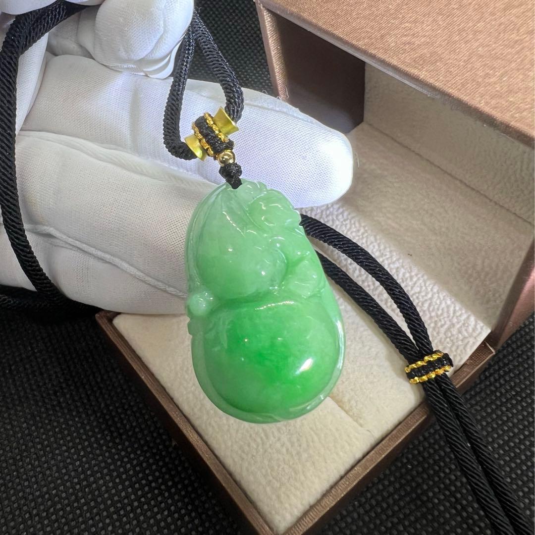 天然Aランク陽緑翡翠のひょうたん貔恘彫りペンダントアップルグリーンAB905
