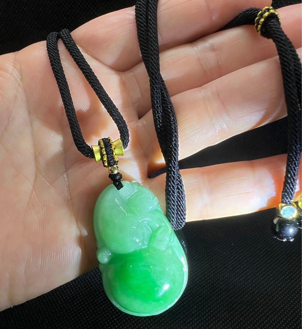 天然Aランク陽緑翡翠のひょうたん貔恘彫りペンダントアップルグリーンAB905
