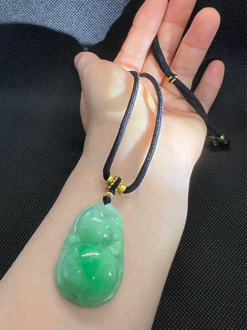 天然Aランク陽緑翡翠のひょうたん貔恘彫りペンダントアップルグリーンAB905