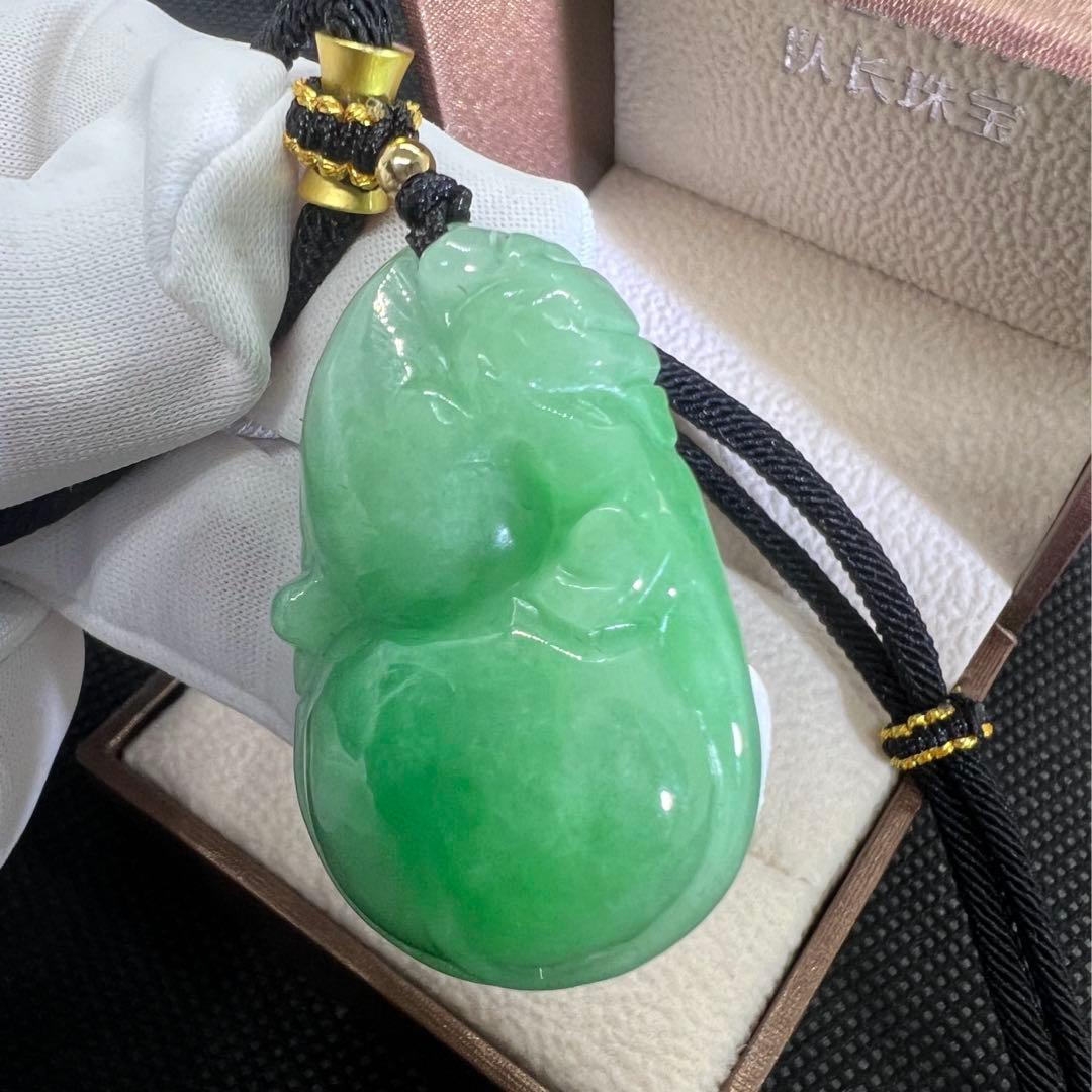 天然Aランク陽緑翡翠のひょうたん貔恘彫りペンダントアップルグリーンAB905