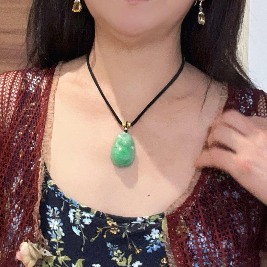 天然Aランク陽緑翡翠のひょうたん貔恘彫りペンダントアップルグリーンAB905