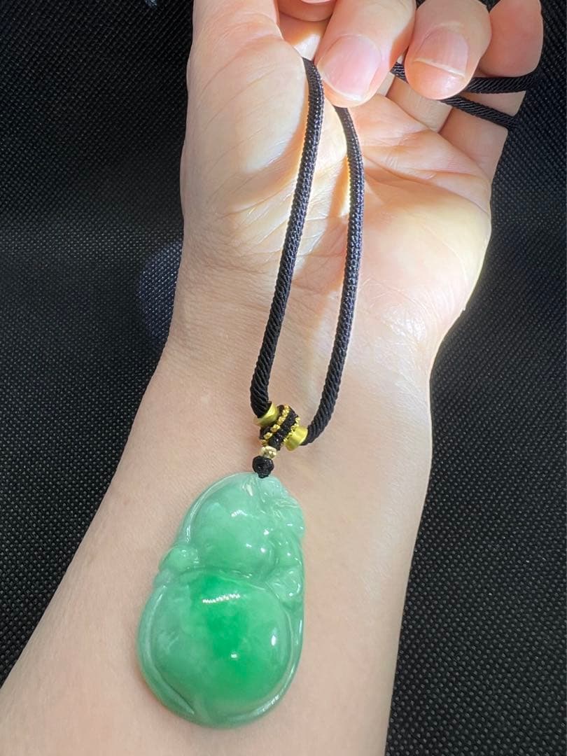 天然Aランク陽緑翡翠のひょうたん貔恘彫りペンダントアップルグリーンAB905