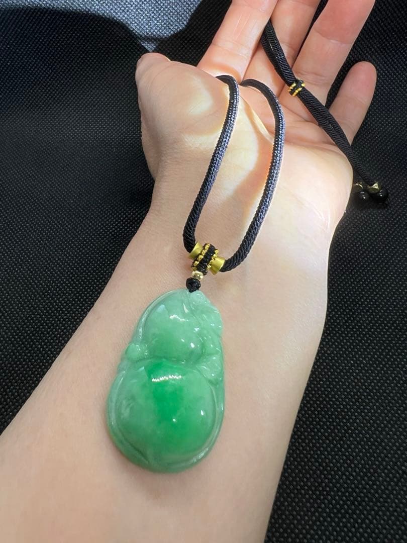 天然Aランク陽緑翡翠のひょうたん貔恘彫りペンダントアップルグリーンAB905