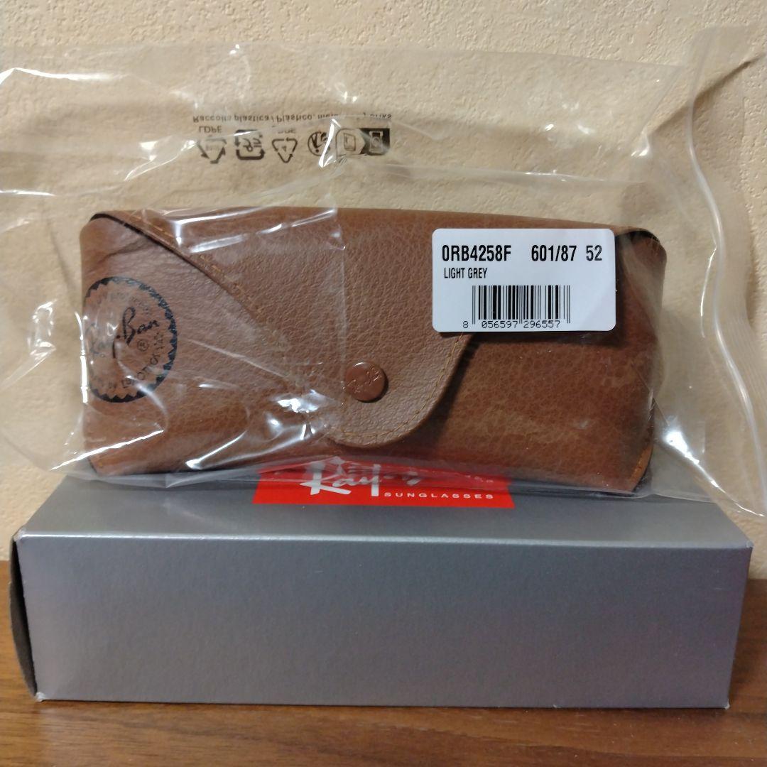 Ray-Ban ORB4258F サングラス 52 LIGHT GREY