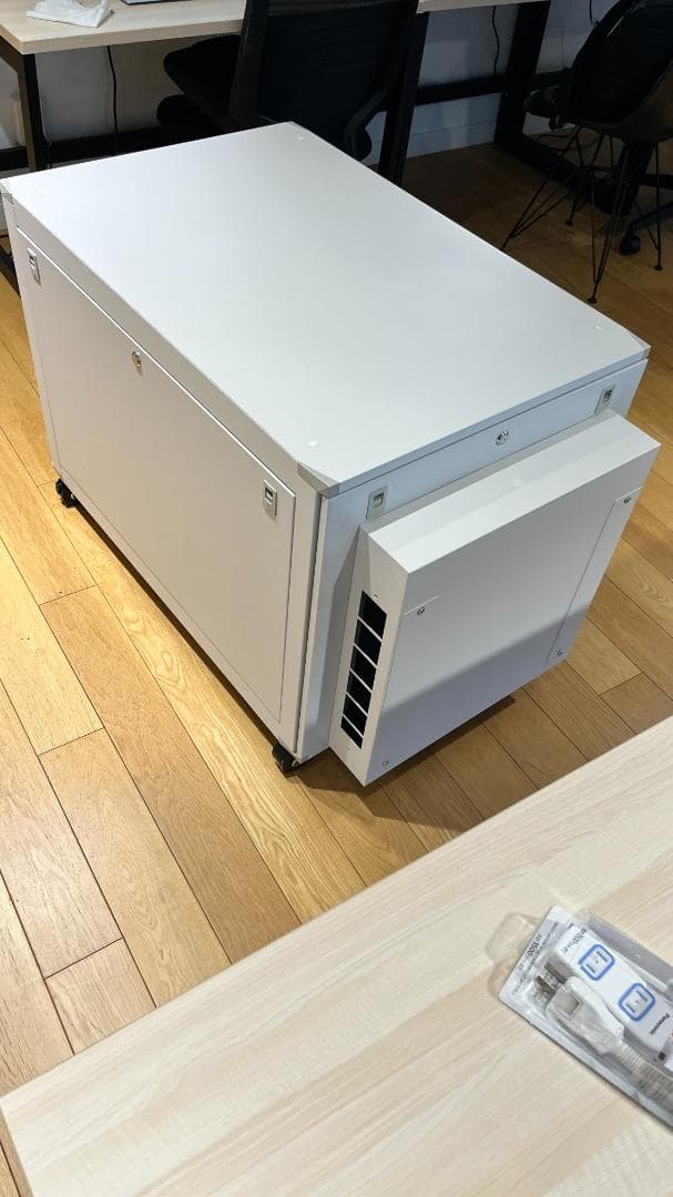 東京　直接引取　静音サーバーラック「W600×H669×D1,000」