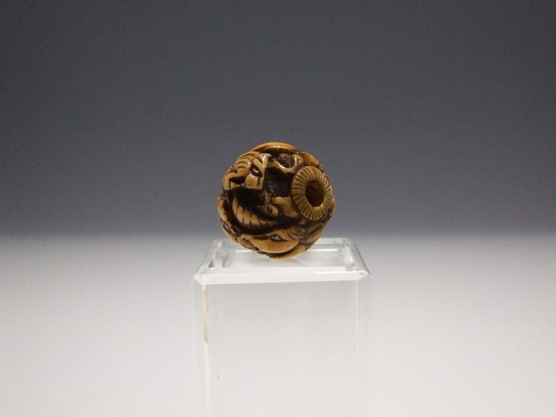 古美術 根付 緒締玉 緒締 彫刻 在銘 玉之 十二干支 鯨歯 カバ牙 マンモス