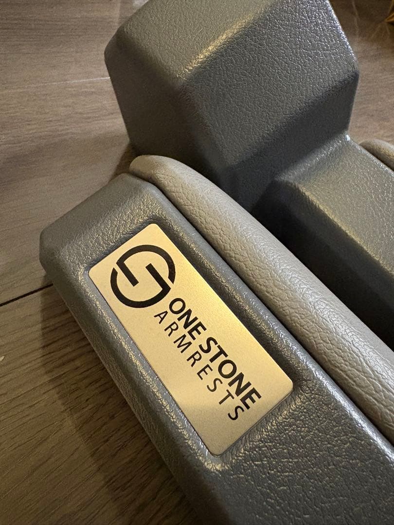 ワンストーン　アームレスト　ランクル70 グレー　onestone フロント用