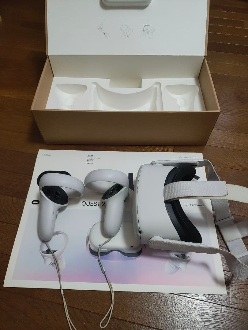  Quest 2 本体とコントローラー