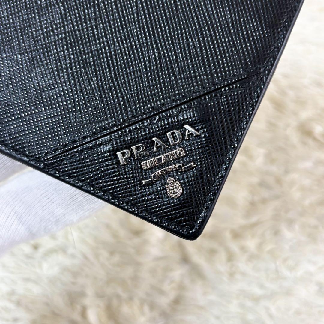 【極美品】プラダ マネークリップ メタルロゴ サフィアーノ ブラック 黒