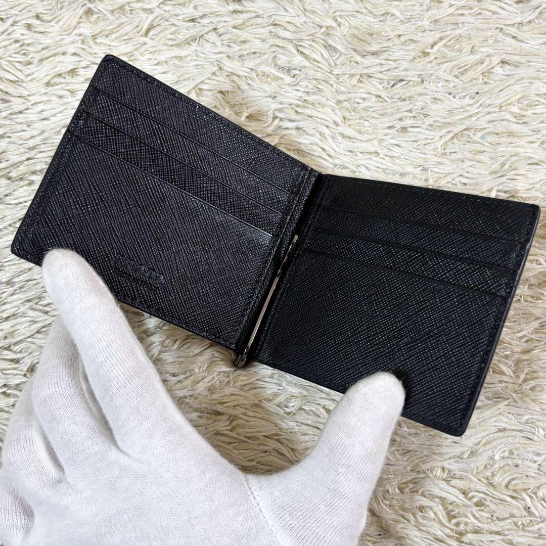 【極美品】プラダ マネークリップ メタルロゴ サフィアーノ ブラック 黒