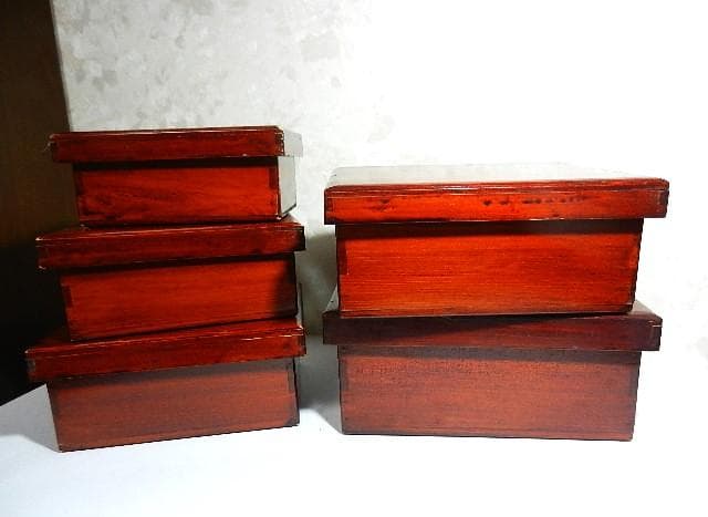 伊勢春慶五段入り子「切溜（きりだめ）」（時代物生活漆器　「いせ山田」の銘印）