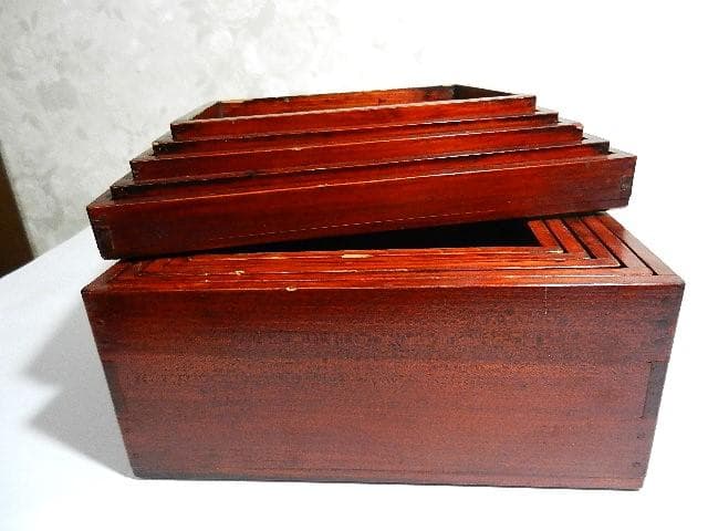 伊勢春慶五段入り子「切溜（きりだめ）」（時代物生活漆器　「いせ山田」の銘印）