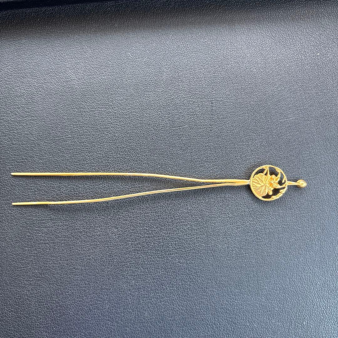 R*︎様 金色の花模様ヘアピン