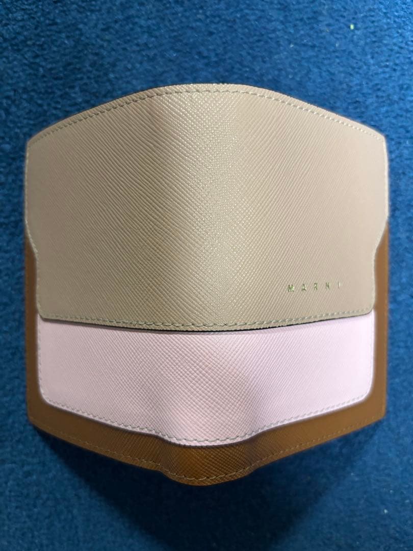 MARNI二つ折り財布 ピンク/ブラウン かわいい　希少色！！ひと月のみの使用！