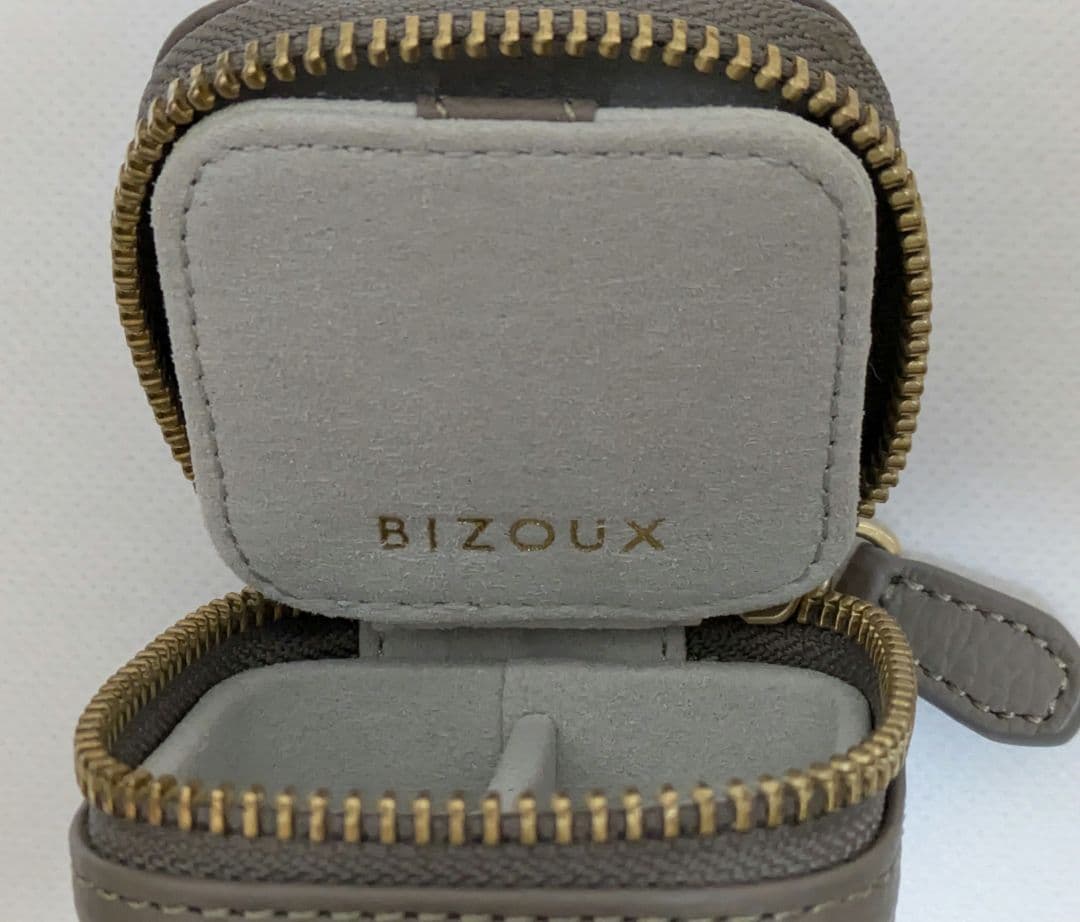 BIZOUX　本革ジュエリーポーチ・バニティエS　グレージュ　ご試着シート付